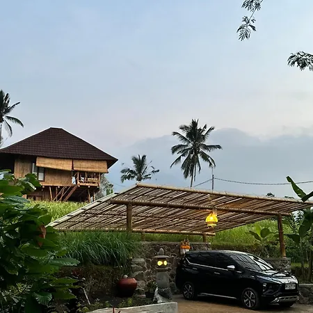 Tengah Uma Villa Sangketan